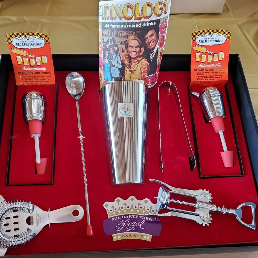 Boxed Mr. Bartender Regal Bar Set - Vintage